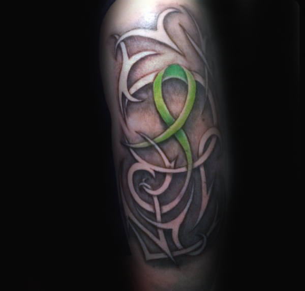 Schleife tattoo gegen den Krebs 09